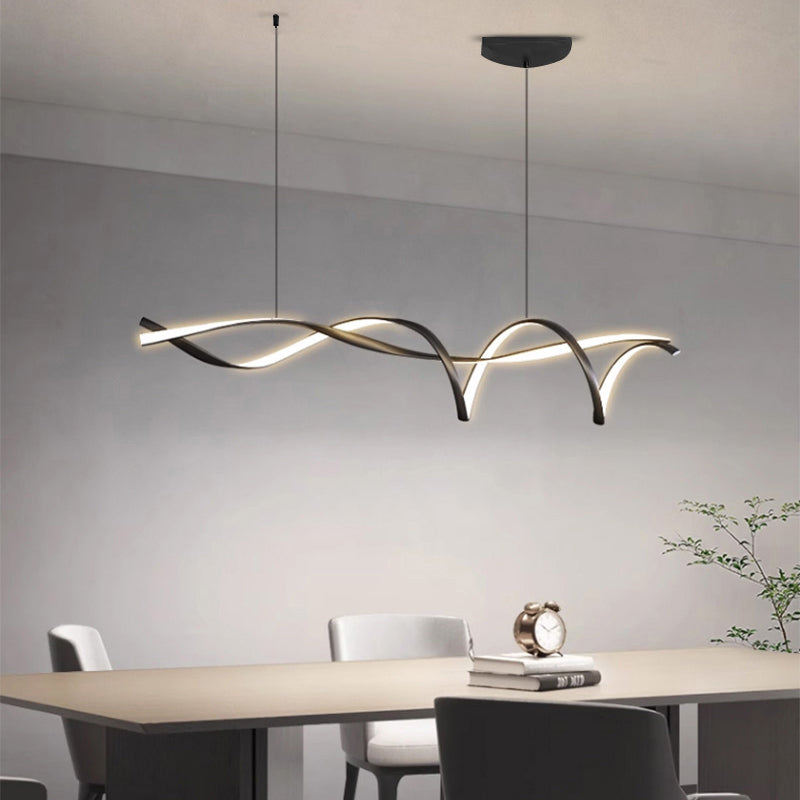 Dimbar moderne LED-lysekrone i aluminium, elegant minimalistisk design, passer for moderne interiør. Energieffektiv belysning