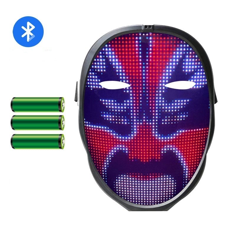 Nærbilde av Halloween LED-maske, viser programmerbare lysmønstre via Bluetooth-app, detaljert utførelse.