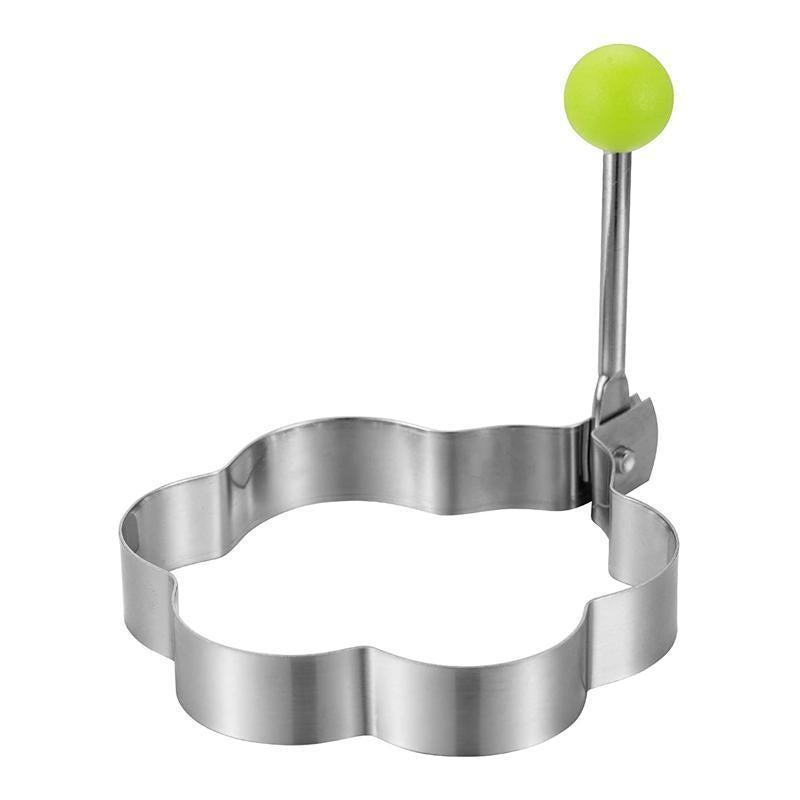 "Eggformer i rustfritt stål, non-stick, forskjellige mønstre som blomst, hjerte, rund, mus og stjerne på lys bakgrunn."