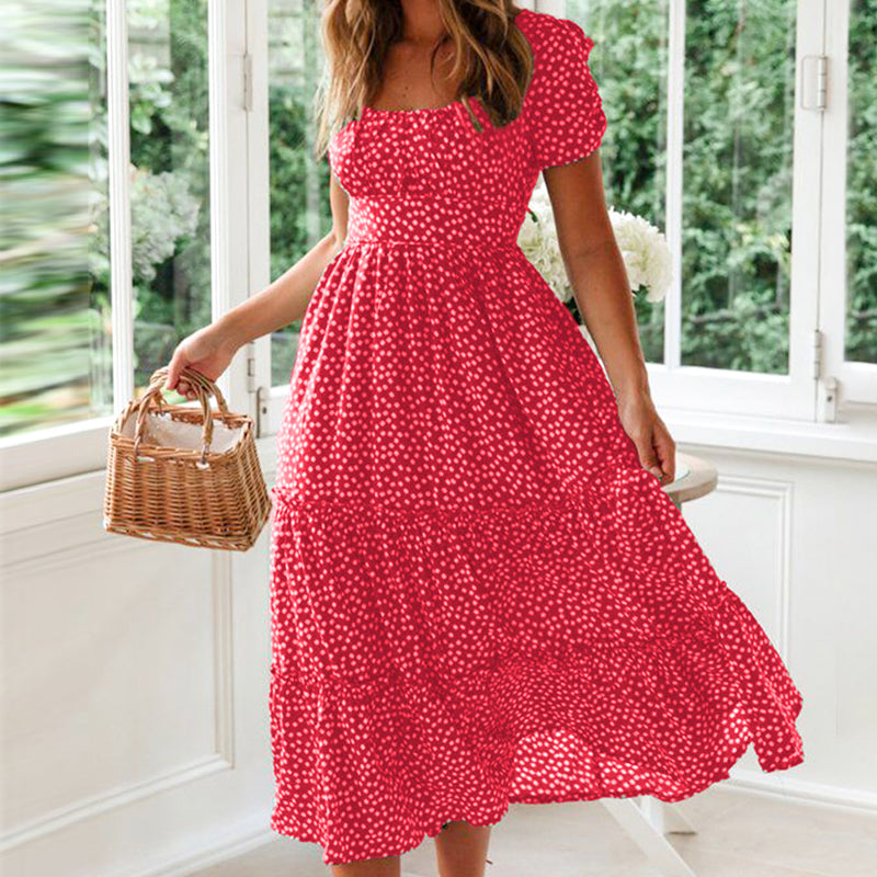 Elegant A-line kjole med blomster, puffermer og firkantet hals; pustende stoff og volanger for stilfull komfort.
