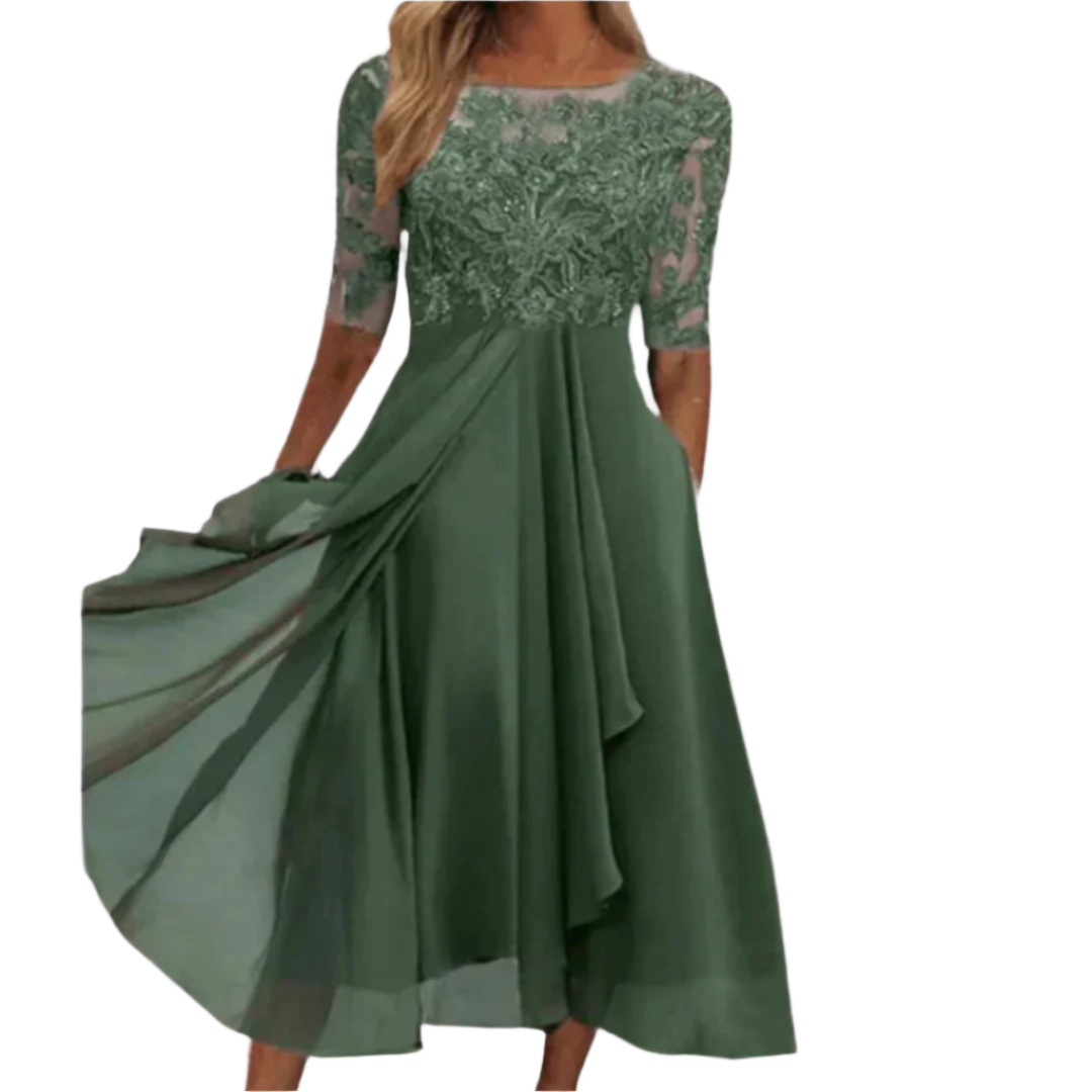 Elegant asymmetrisk aftenkjole for kvinner med blonder. Perfekt som stilren festkjole for kveldsbruk.
