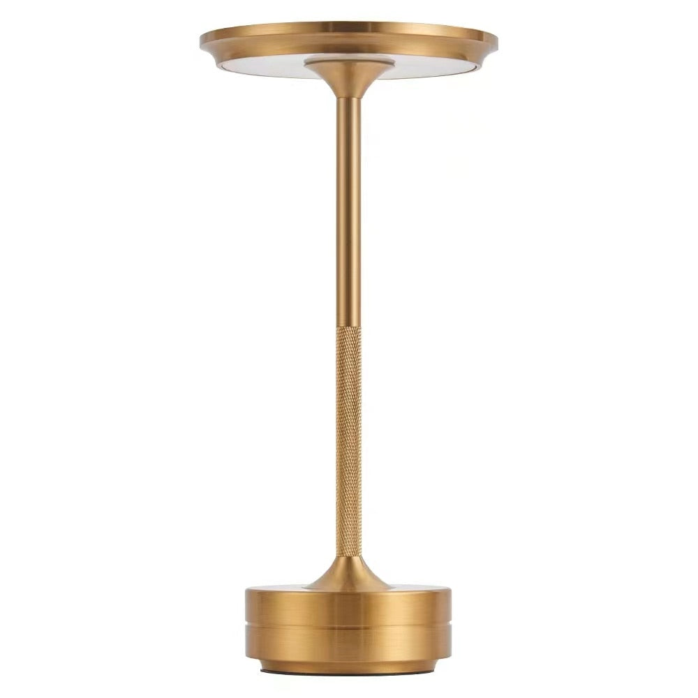 "Elegant, bærbar LED-bordlampe i svart, gull eller sølv med USB-opplading; ideell for moderne og klassiske rom."