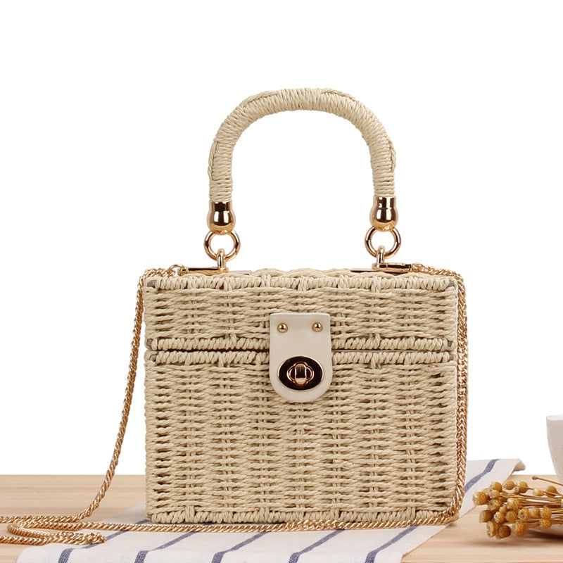 Elegant beige halmveske for kvinner, sommerlig og romslig strandveske med håndtak.