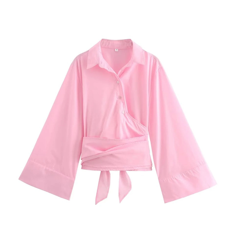 Stilren langermet kimonobluse for kvinner med en elegant sløyfeknute, passer til mange anledninger.