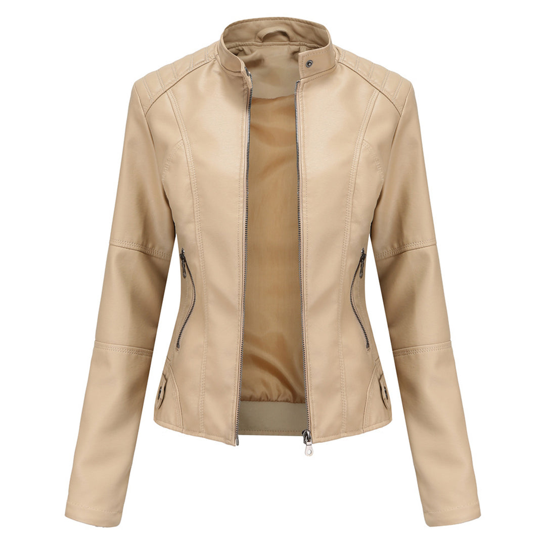 Elegant biker skinnjakke for kvinner i mykt skinn, detaljert med symmetrisk glidelås. Flere farger tilgjengelig.