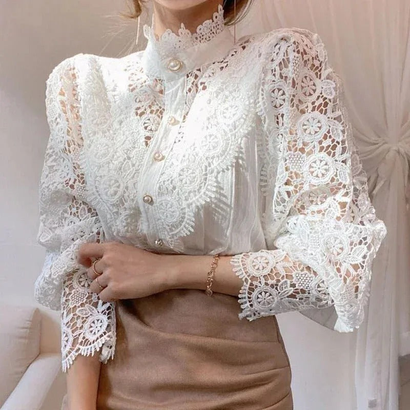 Klassisk blondebluse til dame, en sofistikert bluse for både jobb og festlig anledning.