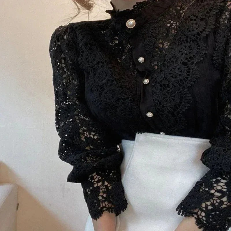 Hverdagsstil blondebluse for kvinner, en behagelig skjorte med et hint av klassisk eleganse.