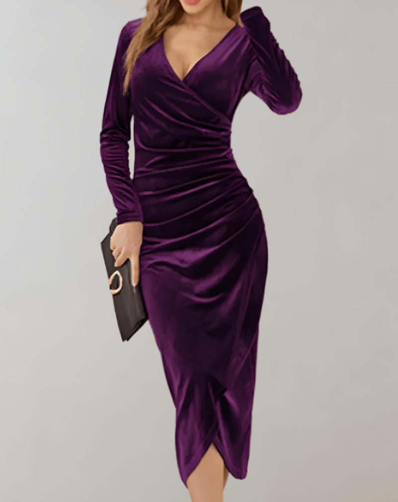 Festklar elegant bodycon midikjole for dame. Ideell for kveldsbruk og selskap, gir en flatterende silhuett.