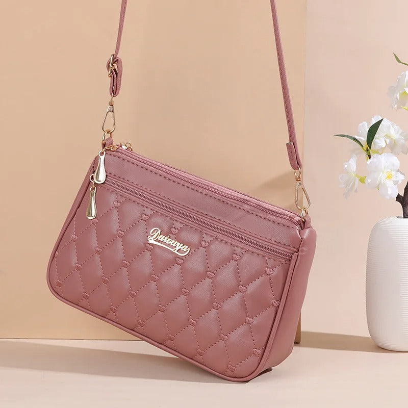 Detaljert bilde av brodert mønster på dameveske i PU-skinn, en moteriktig crossbody-veske.