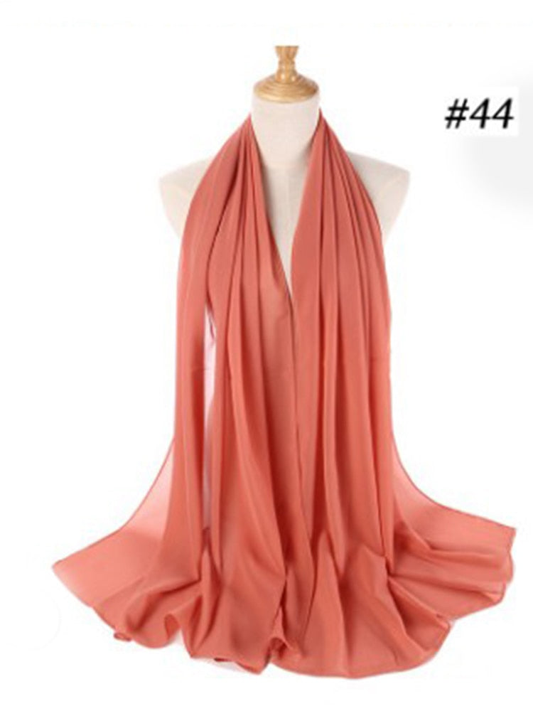 Elegant chiffon hijab i jordfarger, naturlig og stilfull