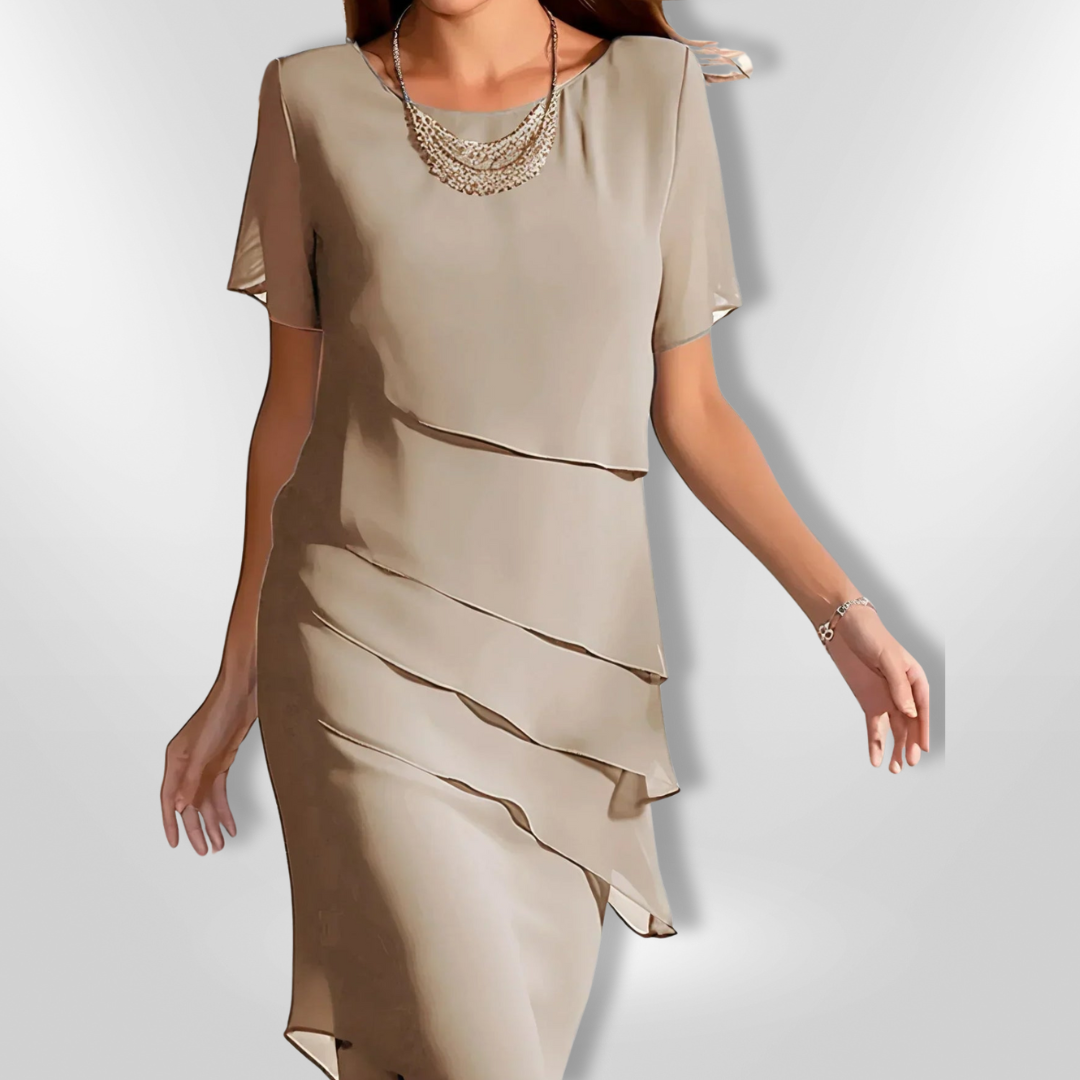 Formell aftenkjole i chiffon for kvinner, med elegant snitt. En tidløs festkjole som passer alle anledninger.