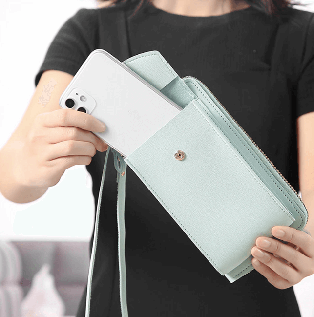 Nærbilde av metallspenne på elegant crossbody veske, PU-skinn, skulderveske for kvinner.