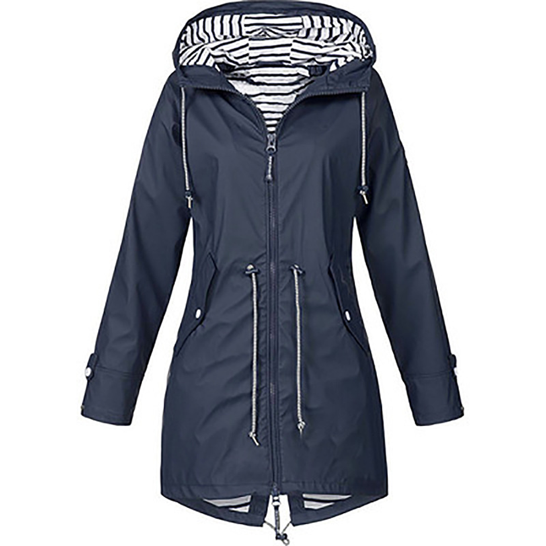 "Elegant dame regnfrakk i marineblå, justerbar hette, slitesterk polyester, allsidig design for formelle og uformelle anledni