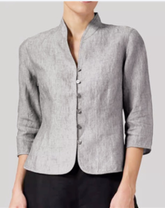 Allsidig kvinnebluse med elegant ståkrage og trekvart ermer, tilgjengelig i flere farger for motebevisste kvinner.