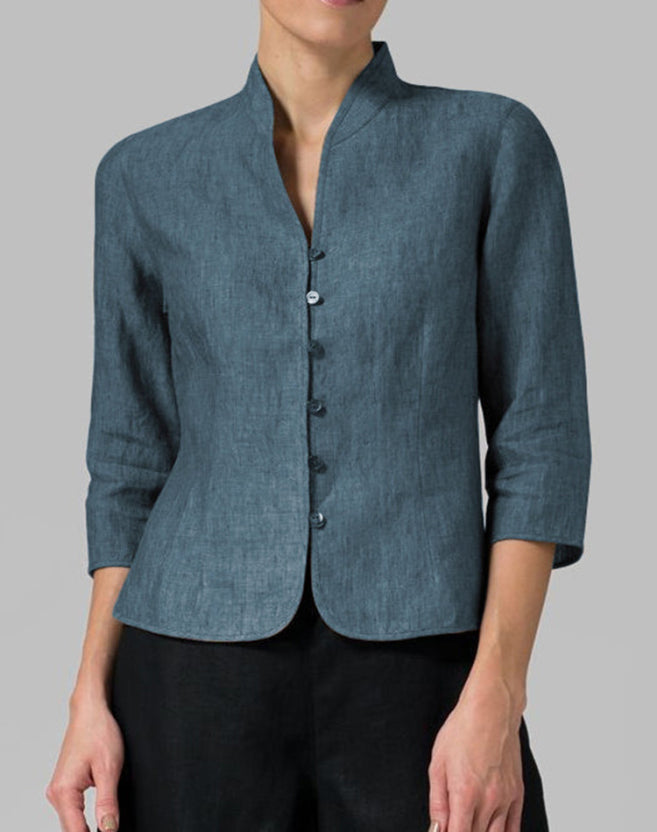 Stilren damebluse med ståkrage, trekvart ermer og løs passform. Ideell som skjorte for casual eller formelle antrekk.