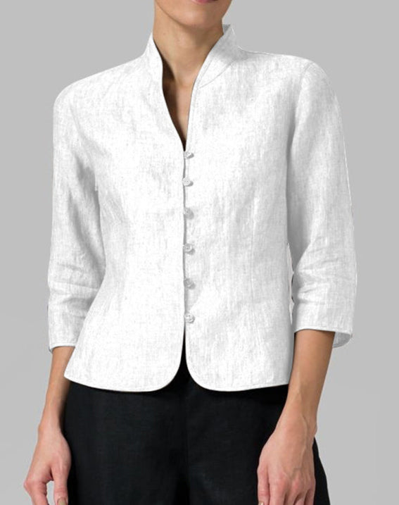 Moteriktig damebluse med elegant ståkrage og trekvart ermer. En minimalistisk topp som passer til alle anledninger.