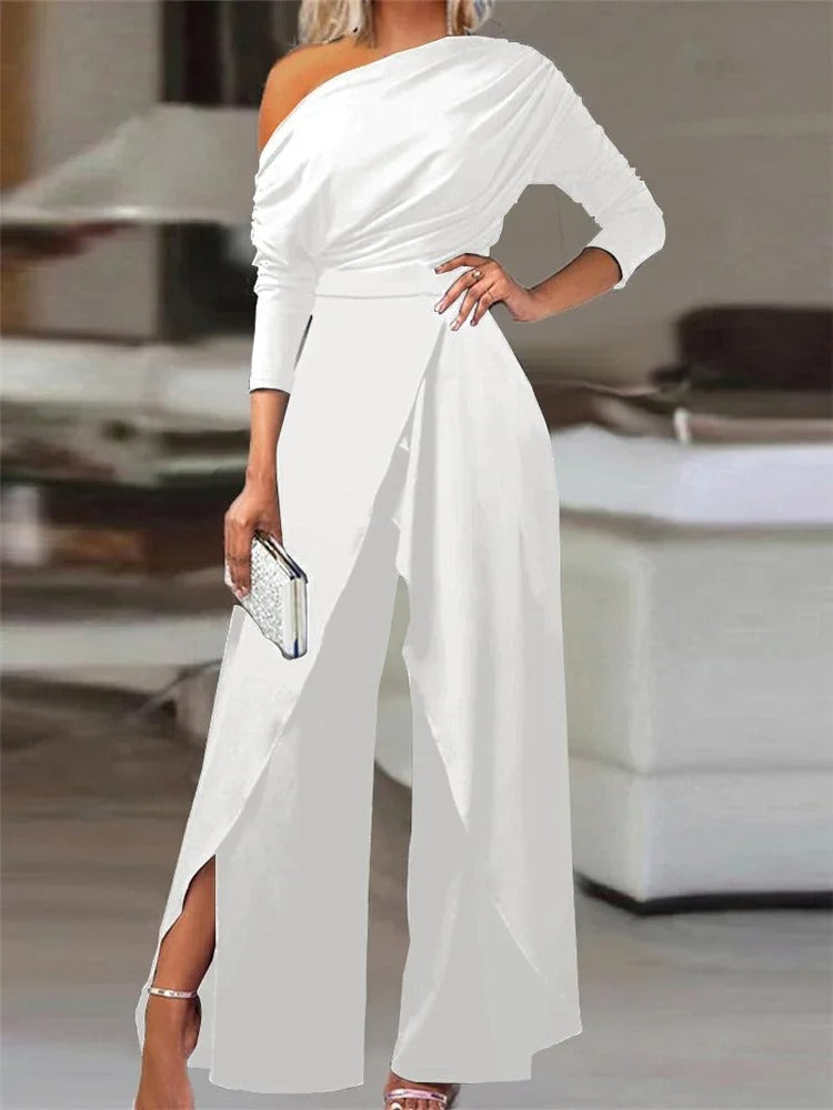 Motebevisst jumpsuit med rynkedetaljer, vide ben & kald skulder. Elegant, komfortabel dameklær.