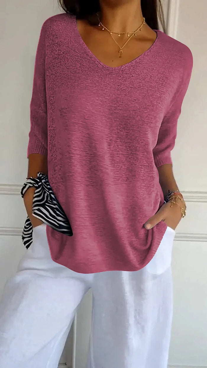 Lett og luftig V-hals topp, komfortabel for sommer og vår. Elegant dametopp for hverdag og fest.
