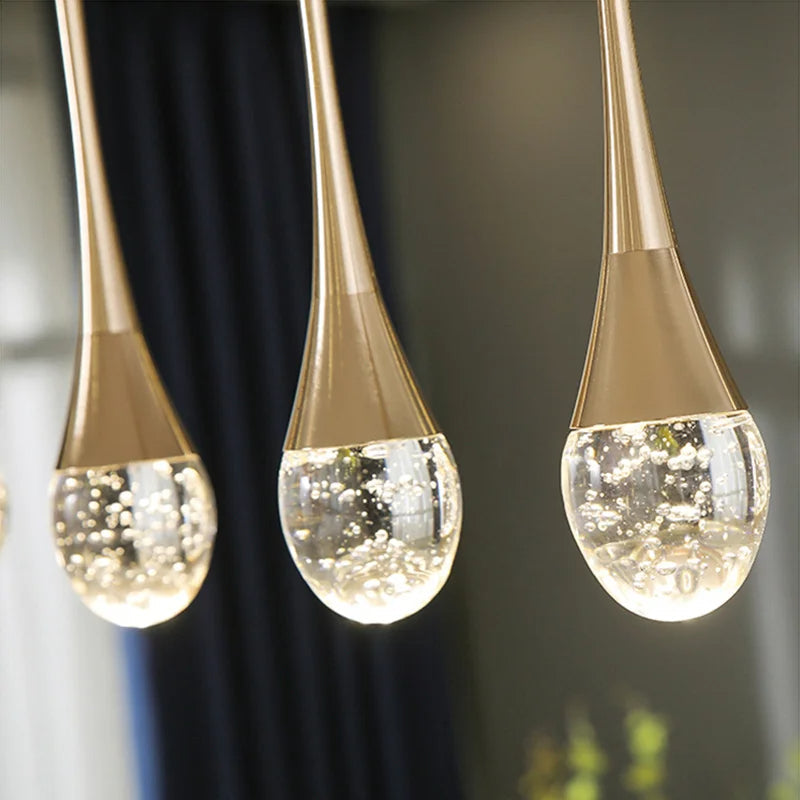 Dekorativ pendellampe med dråpedesign, elegant taklys for hjemmets interiørdesign.