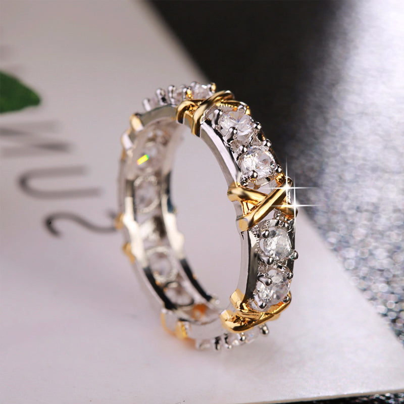 "Elegant evighetsring med glitrende cubic zirconia og 14K gullbelegg, perfekt til både hverdag og spesielle anledninger."