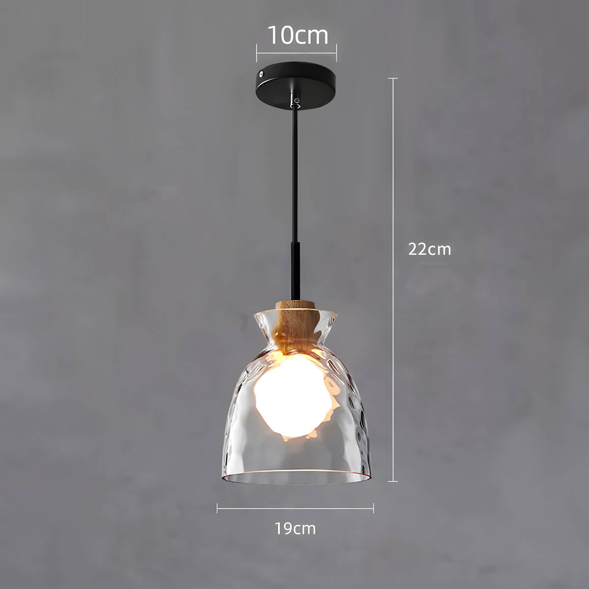 Elegant glass lysekrone med moderne design, minimalistisk stil, justerbar ledning, ideell for moderne interiør.