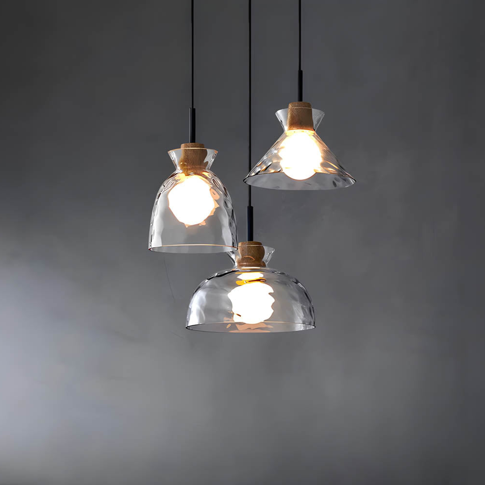 Elegant glass lysekrone med moderne design, minimalistisk stil, justerbar ledning, ideell for moderne interiør.