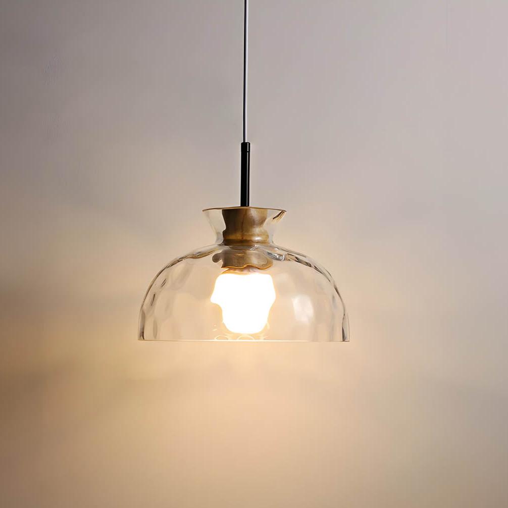 Elegant glass lysekrone med moderne design, minimalistisk stil, justerbar ledning, ideell for moderne interiør.