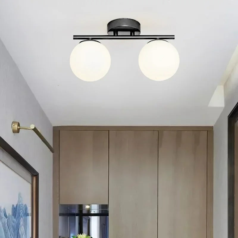 Gull glasskule taklampe. Elegant og dekorativ moderne belysning, passer perfekt i spisestue eller soverom.