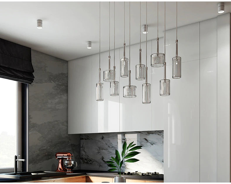 Stilren glasslampe til spisestuen, elegant taklampe som hever hjemmeinnredningen.