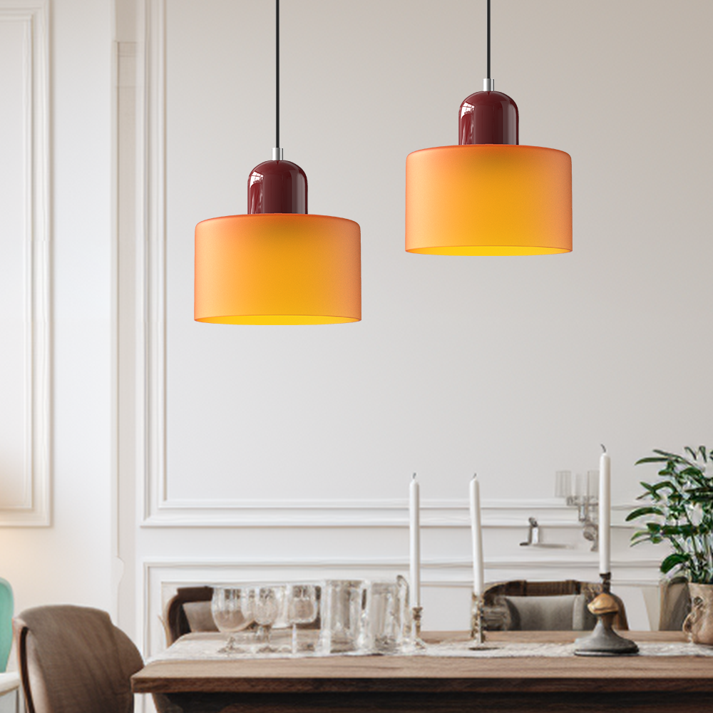 Elegant glasspendellampe med Bauhaus-design, justerbar oppheng, tilgjengelig i flere farger. Perfekt for moderne interiør.