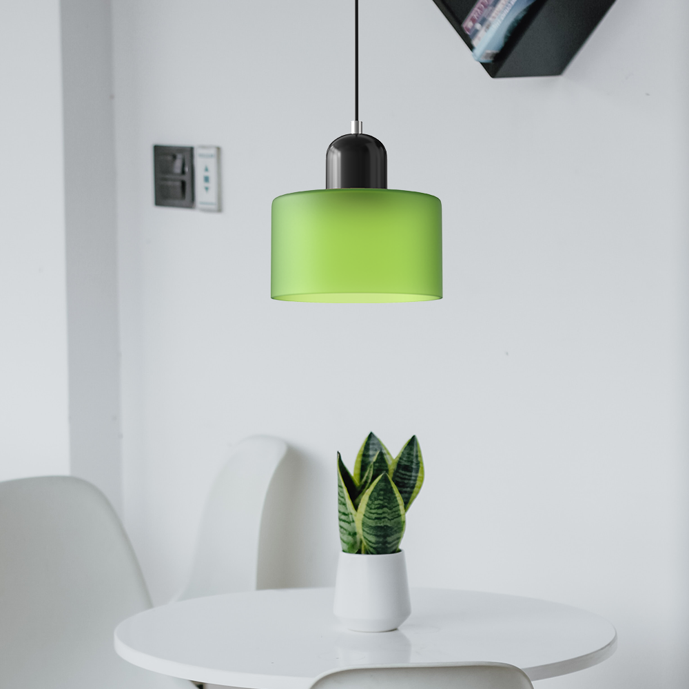 Elegant glasspendellampe med Bauhaus-design, justerbar oppheng, tilgjengelig i flere farger. Perfekt for moderne interiør.