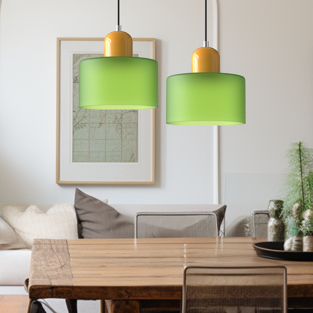 Elegant glasspendellampe med Bauhaus-design, justerbar oppheng, tilgjengelig i flere farger. Perfekt for moderne interiør.