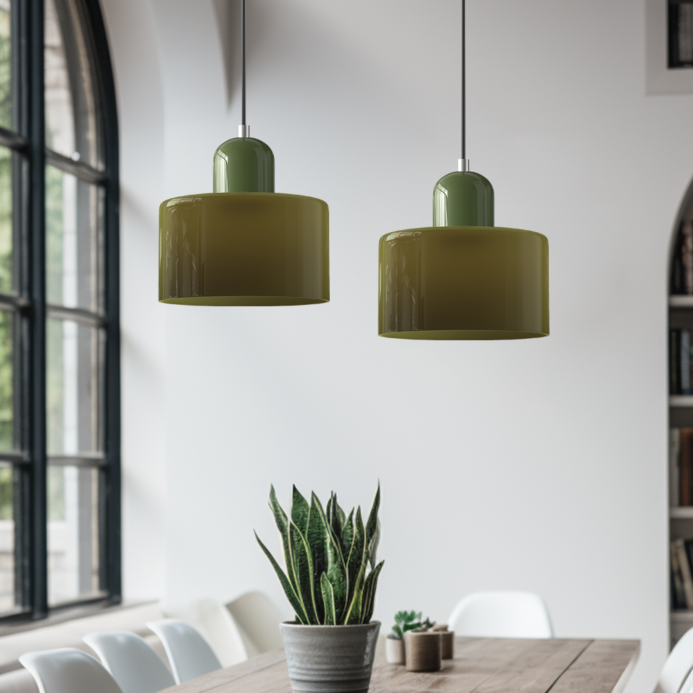 Elegant glasspendellampe med Bauhaus-design, justerbar oppheng, tilgjengelig i flere farger. Perfekt for moderne interiør.