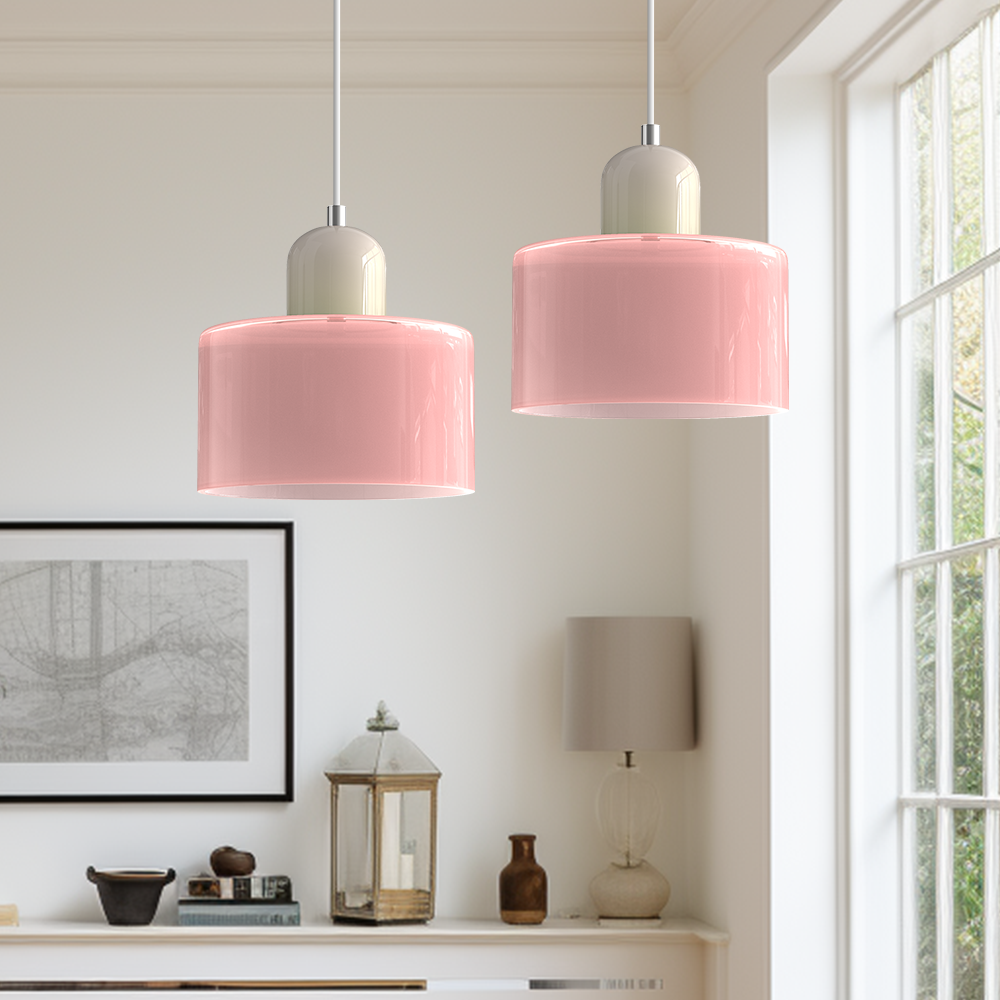 Elegant glasspendellampe med Bauhaus-design, justerbar oppheng, tilgjengelig i flere farger. Perfekt for moderne interiør.