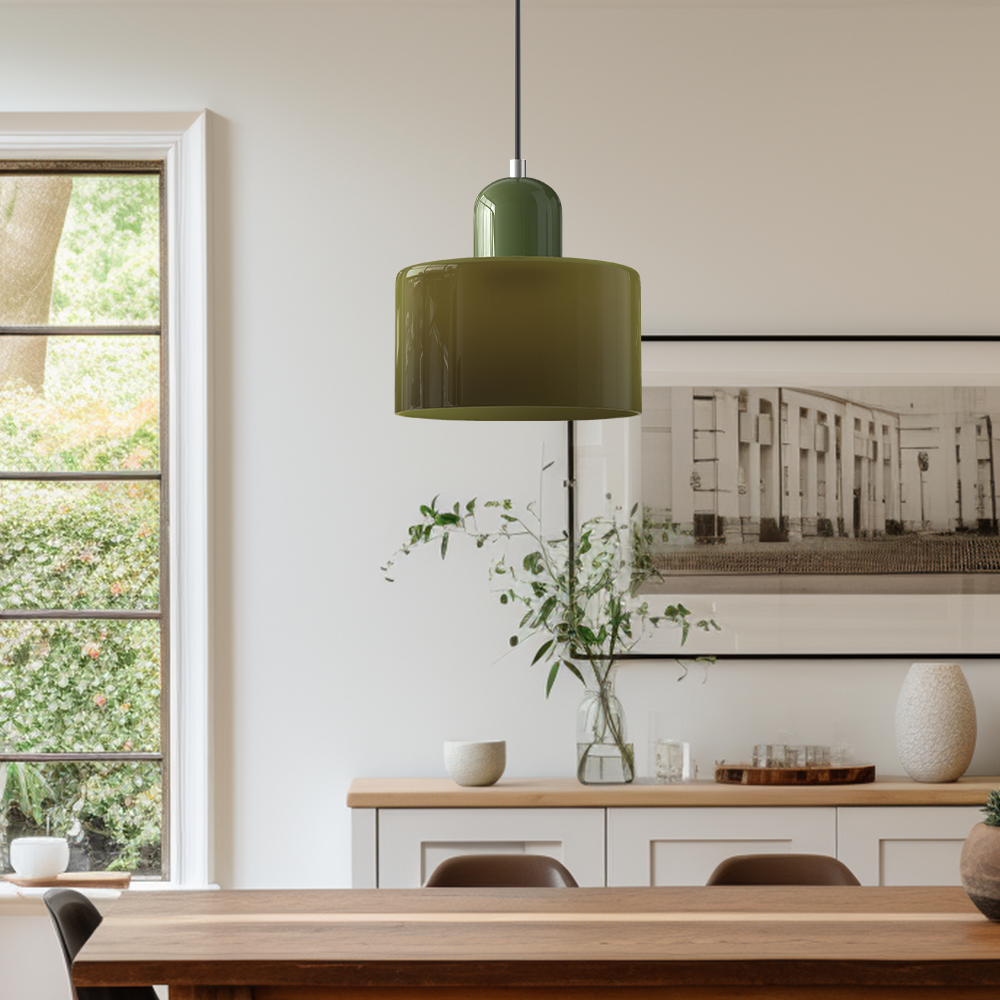 Elegant glasspendellampe med Bauhaus-design, justerbar oppheng, tilgjengelig i flere farger. Perfekt for moderne interiør.