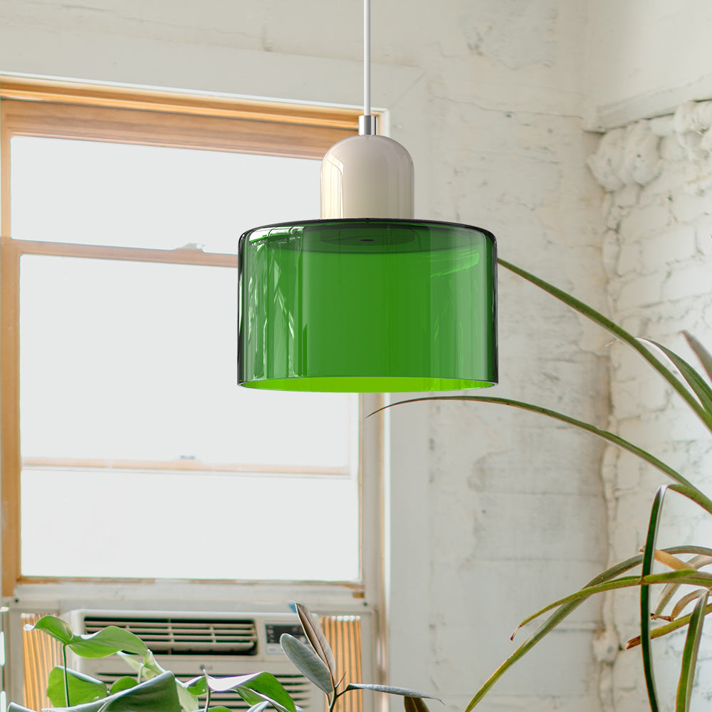 Elegant glasspendellampe med Bauhaus-design, justerbar oppheng, tilgjengelig i flere farger. Perfekt for moderne interiør.
