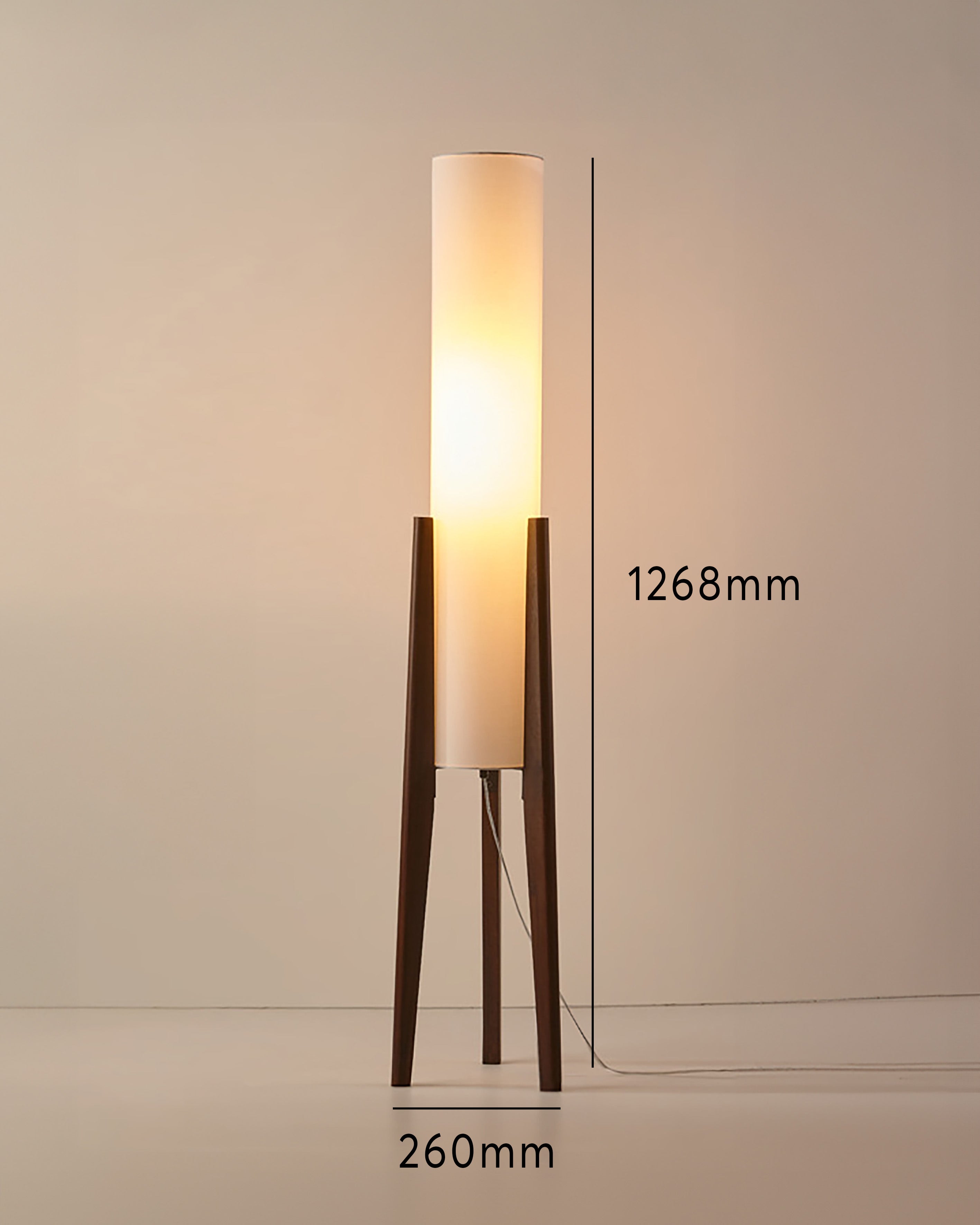 "Elegant gulvlampe i valnøtt med retro og moderne design, LED belysning og stoffskjerm for varm atmosfære."