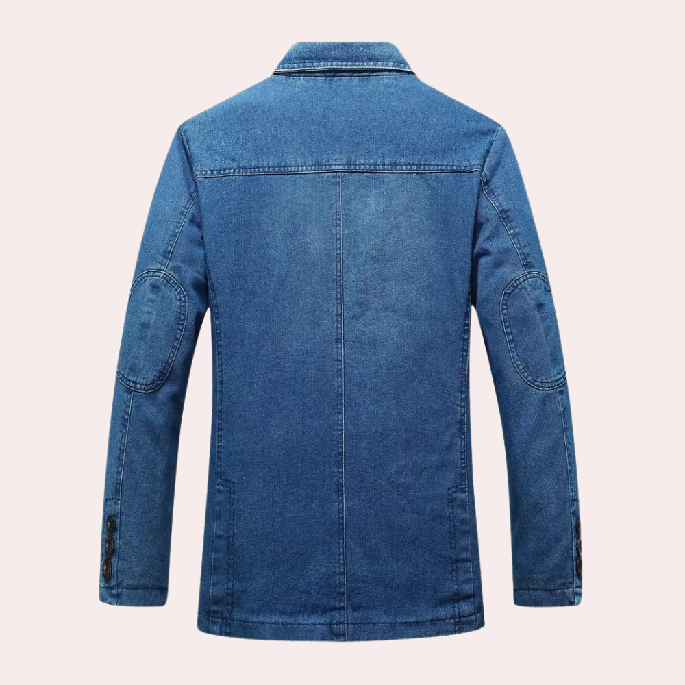 Moderne herreblazer, perfekt for en avslappet, men stilfull look. Ideell for hverdagsbruk og sosiale anledninger.