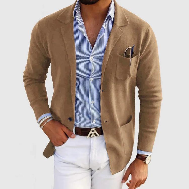 "Elegant herrecardigan i klassisk design med krage og lommer, tilgjengelig i mange farger for stilfull komfort."