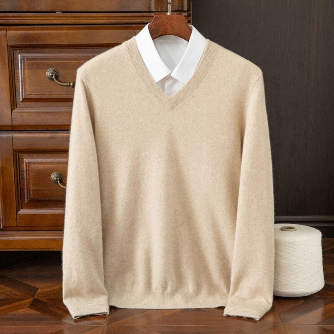Stilren herre ullgenser med v-hals i merinoull, flott for en sofistikert smart casual look.
