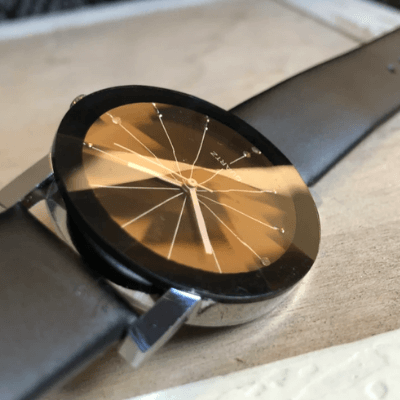 Menns kvartsklokke med svart silikonrem; minimalistisk, presist armbåndsur for hverdag.