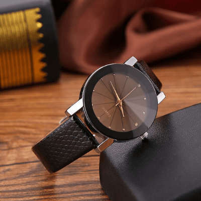 Hverdagsklokke for menn; elegant kvarts armbåndsur med klassisk design og silikonrem.