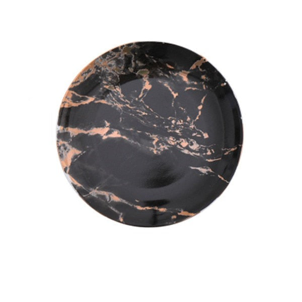 Raffinert keramisk marmorplate, ideell som servise. Skaper en elegant atmosfære i hjemmet ditt.