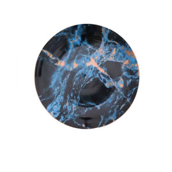 Vakker elegant keramisk marmorplate. Optimaliserer din spiseopplevelse og interiørdesign hjemme.