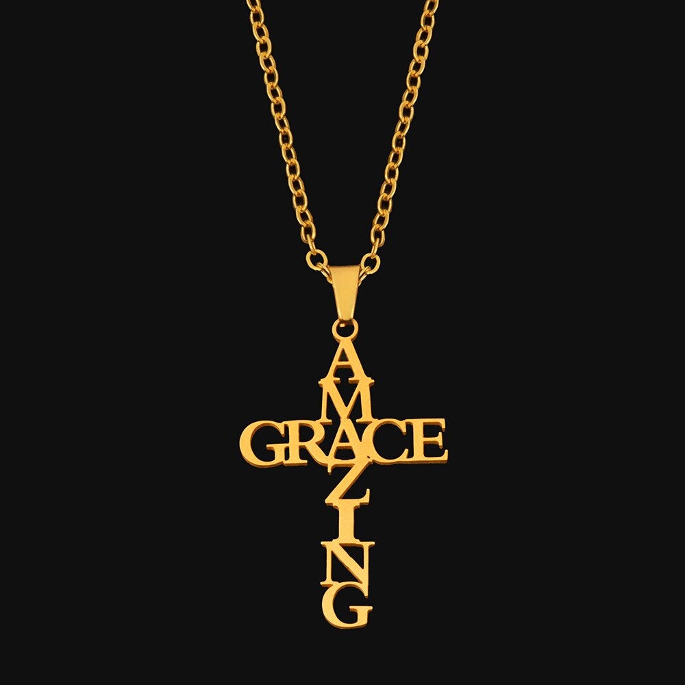 Elegant og moderne sølv korskjede for kvinner, med den inspirerende teksten 'amazinggrace'.