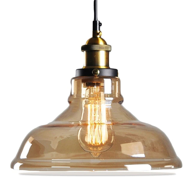 Elegant krystall hengelampe med stilfullt design, perfekt for moderne eller klassisk interiør.