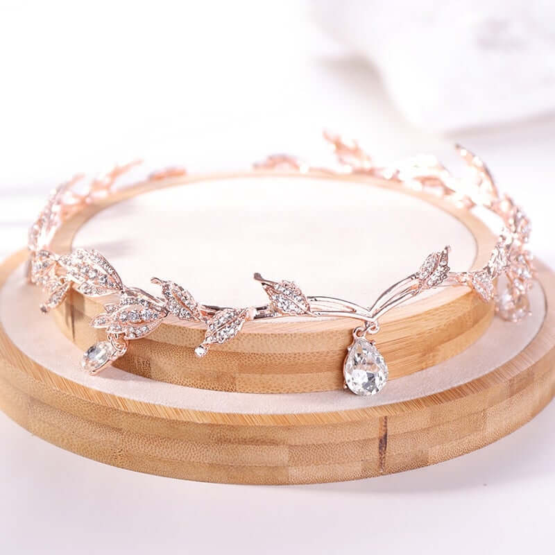 Luksuriøs krystallkrone for kvinner, gullbelagt tiara med gnistrende rhinestones for fest.