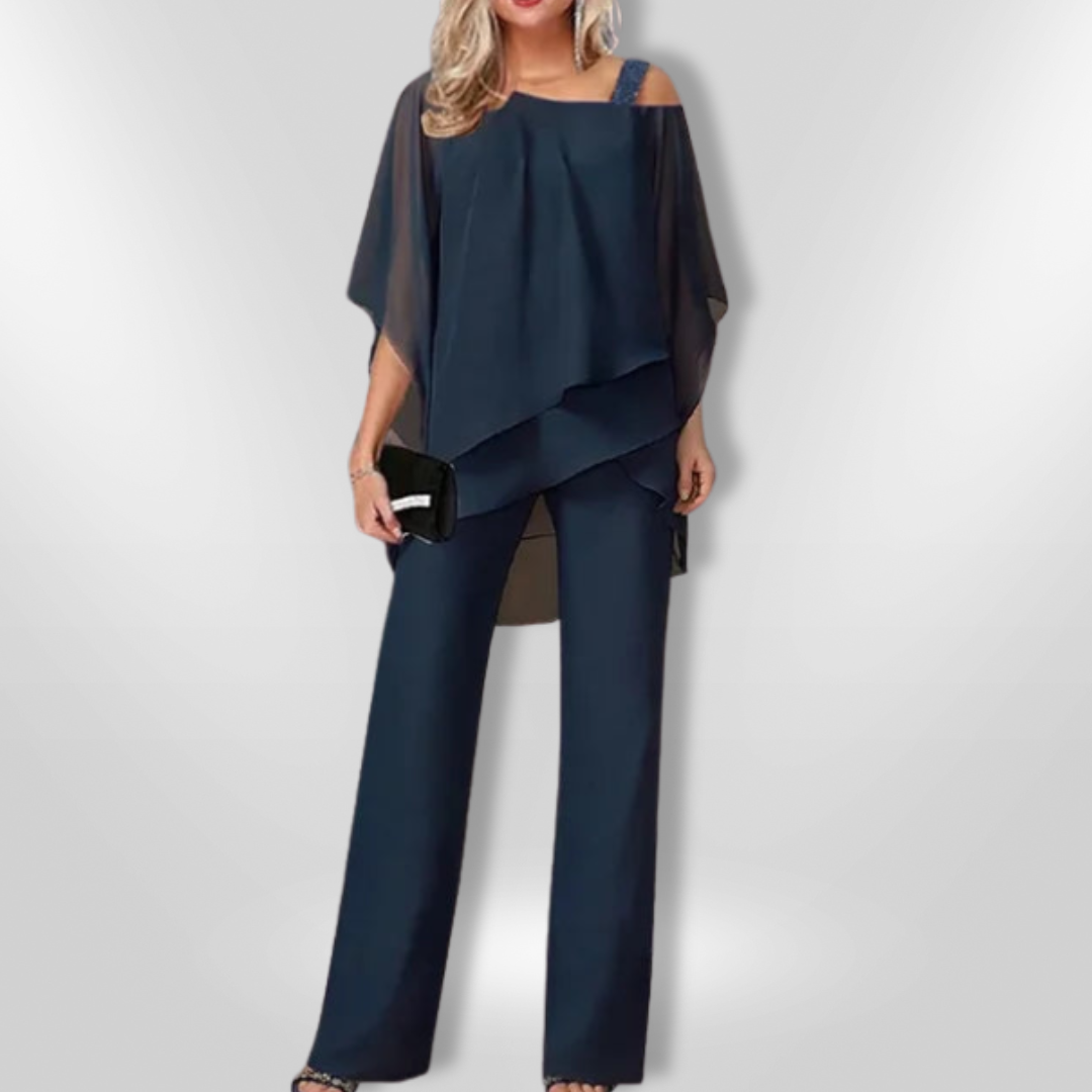 Sofistikert kvinneensemble, perfekt for spesielle anledninger, med unik asymmetrisk design.