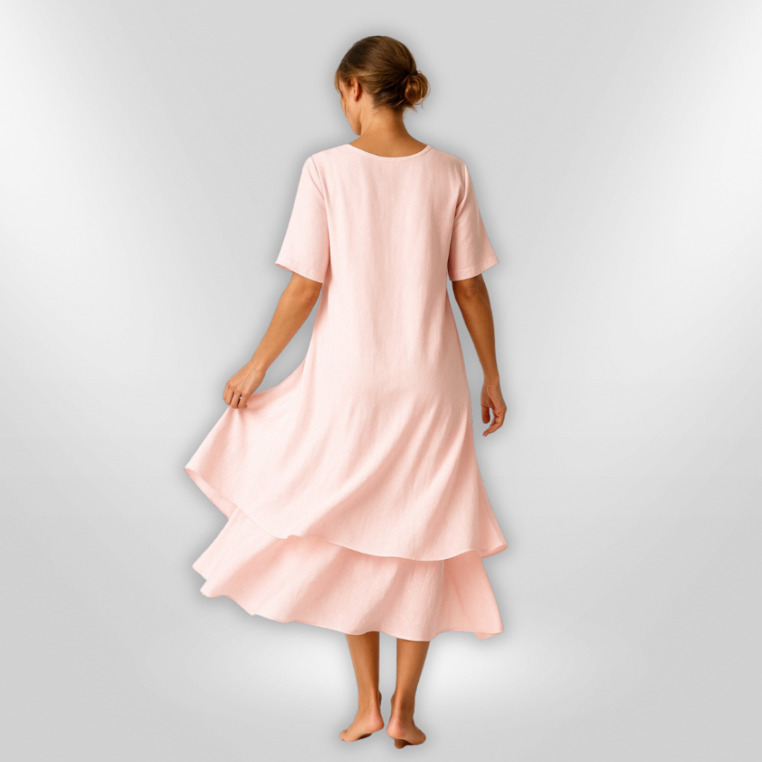Stilig og elegant kvinne kjole i luftig bomull. Allsidig robe for både hverdag og festlige anledninger.