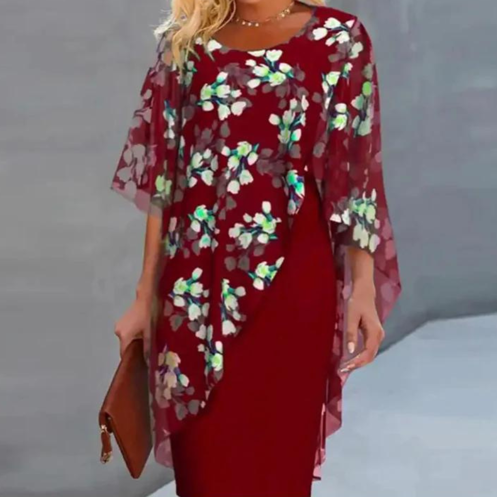 Feminin kortermet sommerkjole med blomsterprint for kvinner. Elegant og komfortabel hverdagskjole.